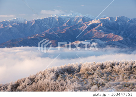 雪の中央アルプスと霧氷 103447553