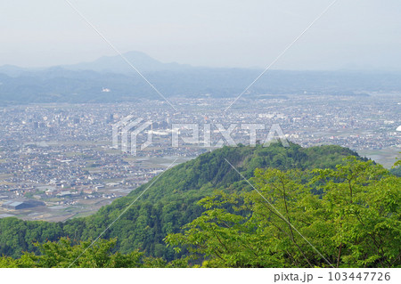 旅伏山から眺めた出雲平野の景色 旅伏山から眺めた出雲平野の景色 103447726