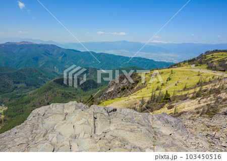 王ヶ頭・板状節理からの眺め【初夏の美ヶ原高原】 103450516