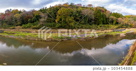 岡城跡へ行く道から観える紅葉に映える風景(大分県竹田市) 岡城跡へ行く道から観える紅葉に映える風景(大分県竹田市) 103454888