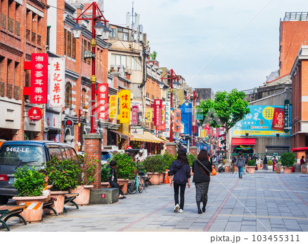 台北　迪化街　※一部ソフトフォーカス 103455311