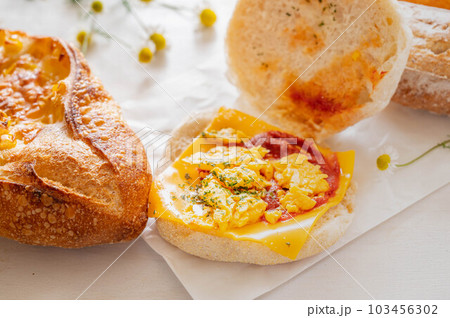 イングリッシュマフィンのパニーニ 103456302