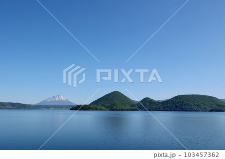 洞爺湖温泉街から羊蹄山方面を見る　2023年5月 103457362