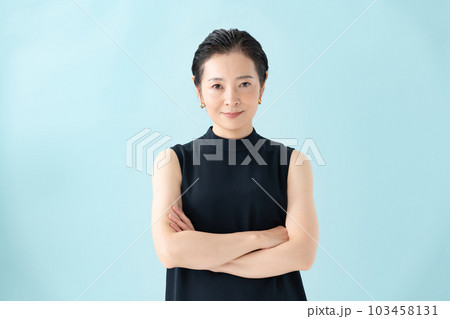 ミドル　女性　ポートレート 103458131