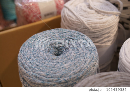 手芸用の紐　ロール 103459385