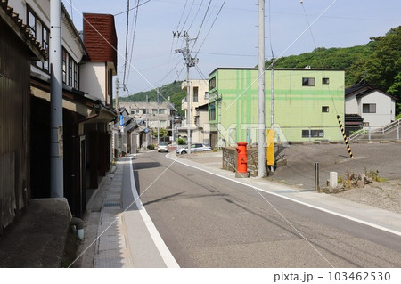 新潟　長岡 　丸ポストのある風景（寺泊・寺泊支所跡地前） 103462530
