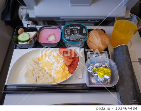 トルコ航空のフライト中に出された機内食の朝食 103464484