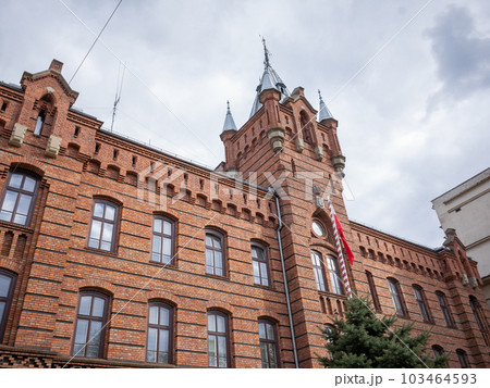 ポーランド】クラクフ旧市街にある赤煉レンガ造りの歴史的な建造物と