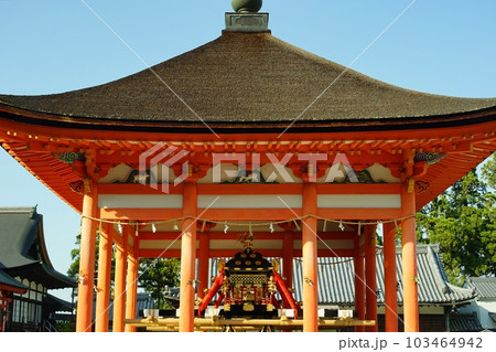 南宮大社の神輿 (岐阜県不破郡垂井町, 2022年5月) 南宮大社の神輿 (岐阜県不破郡垂井町, 2022年5月) 103464942