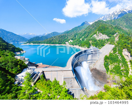 初夏の黒部ダム 103464995