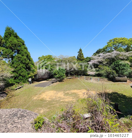 野田の奇石 川平農村公園の巨石群 桜の咲く頃 野田町 出水市 鹿児島県 野田の奇石 川平農村公園の巨石群 桜の咲く頃 野田町 出水市 鹿児島県 103465227