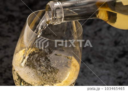 白ワイン 103465465