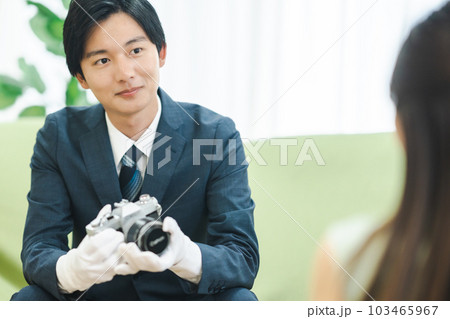 中古カメラを査定をする買取専門業者 中古カメラを査定をする買取専門業者 103465967