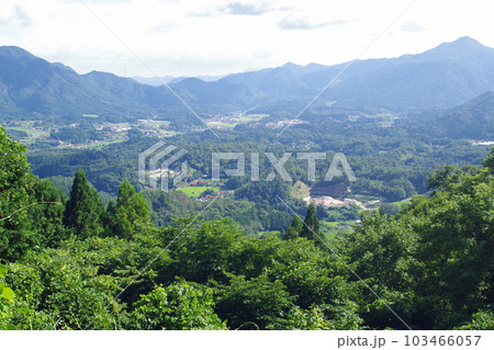 展望所から眺めた邑南町の景色 展望所から眺めた邑南町の景色 103466057