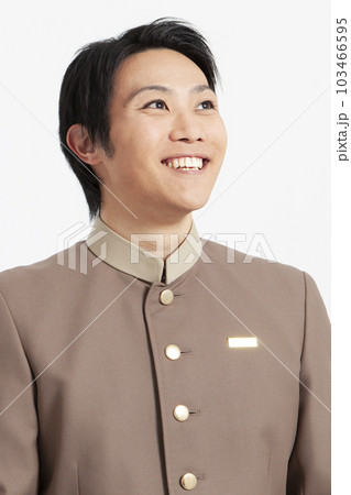 制服姿の男性のポートレート 103466595