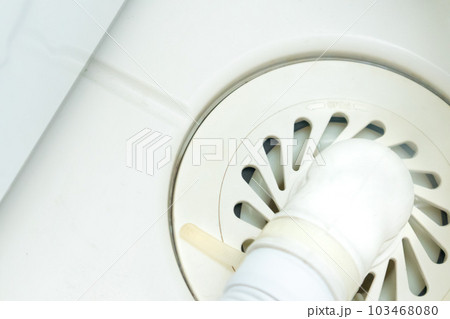 洗濯機排水口の背景素材 103468080