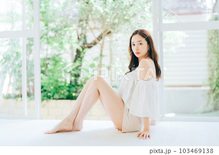 若い女性のスキンケア、ビューティー、脱毛、ダイエットイメージ 103469138