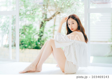 若い女性のスキンケア、ビューティー、脱毛、ダイエットイメージ 103469143