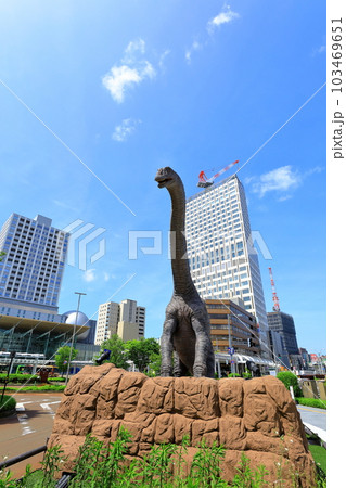 JR福井駅西口駅前広場(恐竜広場) 103469651