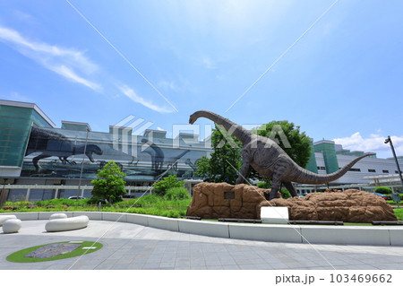 JR福井駅西口駅前広場(恐竜広場) 103469662