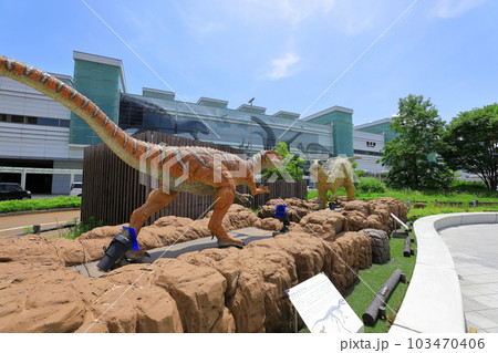 JR福井駅西口駅前広場(恐竜広場) 103470406