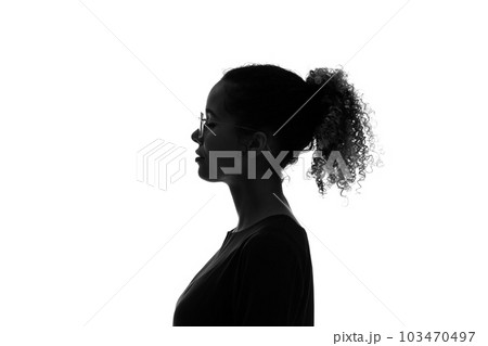 外国人女性の横顔シルエットの写真素材 [103470497] - PIXTA