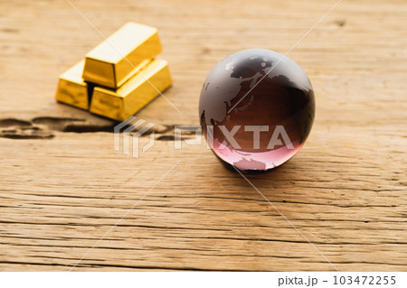 金塊と地球儀 103472255