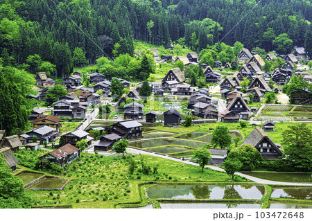 岐阜県　白川郷合掌造り集落　城跡展望台からの風景　世界遺産 103472648