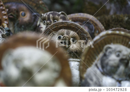 狸谷山不動院 信楽焼の狸の置物(京都市左京区一乗寺) 狸谷山不動院 信楽焼の狸の置物(京都市左京区一乗寺) 103472928