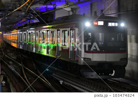 新横浜線トンネル内を走行　東急5050系4000番台　新横浜駅 103474824