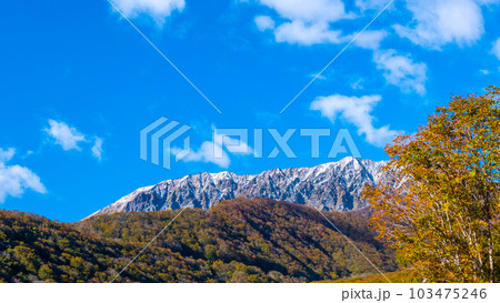 奥大山の紅葉と初雪 (鍵掛峠周辺) 奥大山の紅葉と初雪 (鍵掛峠周辺) 103475246