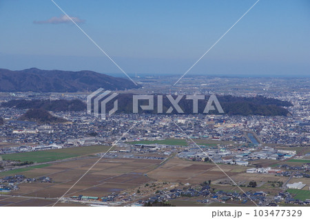 文殊山からの眺め 福井市方向 福井平野と足羽三山 文殊山からの眺め 福井市方向 福井平野と足羽三山 103477329