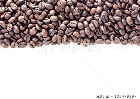 Top view with roasted coffee beans isolated on white table background Top view with roasted coffee beans isolated on white table background 103479397