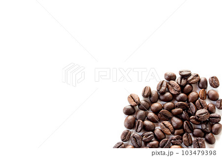 Top view with roasted coffee beans isolated on white table background Top view with roasted coffee beans isolated on white table background 103479398