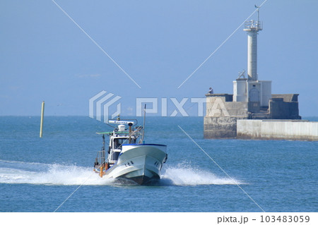 大牟田市　三池港　帰港する漁船、 103483059