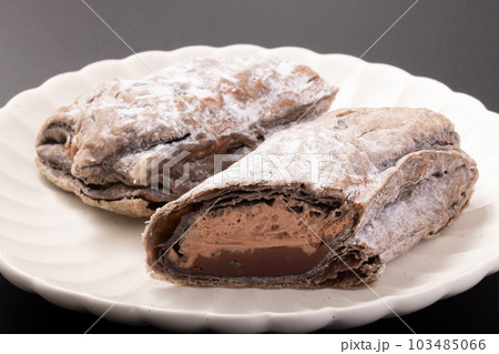 生チョコとチョコクリームのパイ 103485066