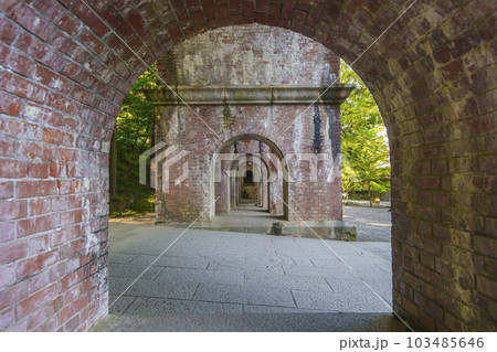 南禅寺水路閣 連なるアーチ(京都市左京区南禅寺) 南禅寺水路閣 連なるアーチ(京都市左京区南禅寺) 103485646