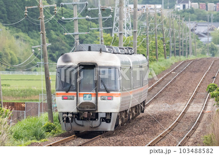 【伊勢線】複線区間を疾走する特急南紀号 【伊勢線】複線区間を疾走する特急南紀号 103488582