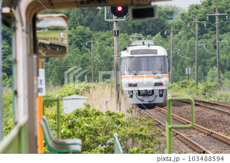 【伊勢線】複線区間を疾走する特急南紀号 103488594