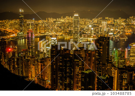 ヴィクトリアピークから見える香港の夜景 ヴィクトリアピークから見える香港の夜景 103488785