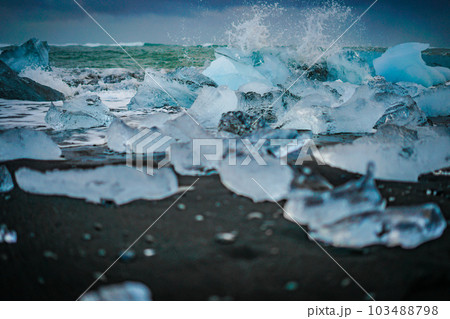 ヨークルスアゥルロゥン氷河湖の氷河（アイスランド） 103488798