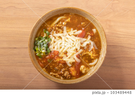 トマトたまごチーズカレーうどん トマトたまごチーズカレーうどん 103489448