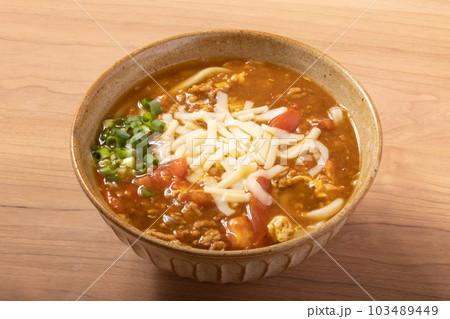 トマトたまごチーズカレーうどん トマトたまごチーズカレーうどん 103489449