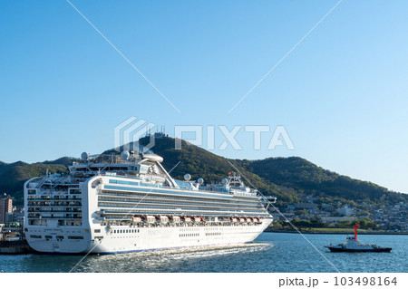 快晴の函館とダイヤモンド・プリンセスの絶景 103498164