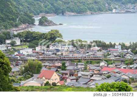 【紀勢本線】新鹿湾を通過する特急南紀号 103498273