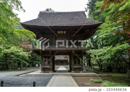 武蔵国の面影が残る平林寺のシンボルである山門 103498636