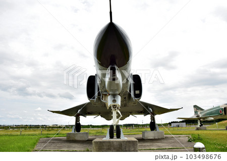 茨城空港に展示されているF-4EJ戦闘機 茨城空港に展示されているF-4EJ戦闘機 103498676