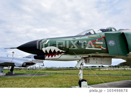 茨城空港に展示されているF-4EJ戦闘機 茨城空港に展示されているF-4EJ戦闘機 103498678