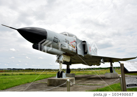 茨城空港に展示されているF-4EJ戦闘機 茨城空港に展示されているF-4EJ戦闘機 103498687