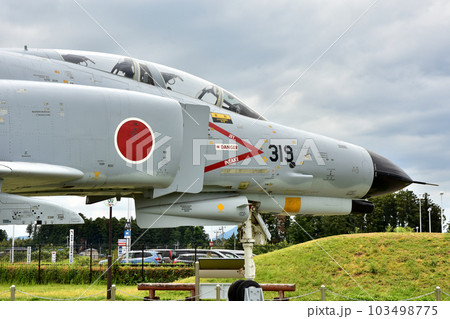 茨城空港に展示されているF-4EJ戦闘機 茨城空港に展示されているF-4EJ戦闘機 103498775